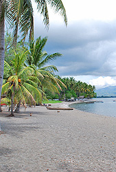 Maumere Waiara Strand, Villa Beach Waiara Flores Indonesien Maumere  Resort Restaurant Beachvilla Strandhaus, Tropen, Bungalow Luxus Villa am Strand